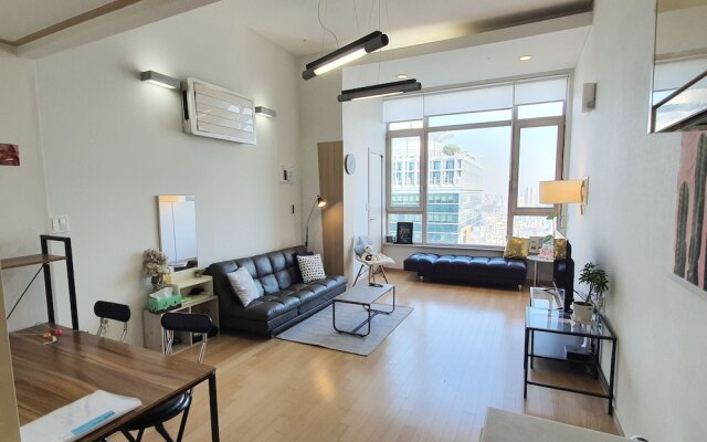Jia's Spacious Sky Loft