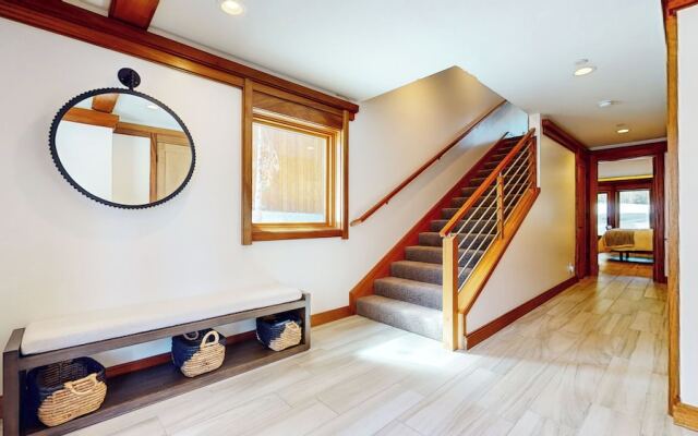 Obsidian Ski & Golf Villa 3 Bdr, Prime Location!