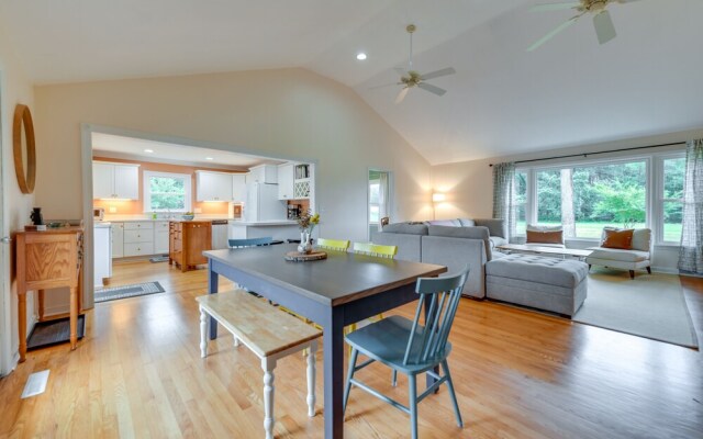 Riverfront Virginia Home - Dock, Fire Pit & Kayaks