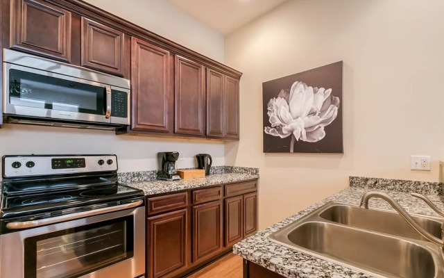 Sunny Arts/warehouse District Suites by Sonder