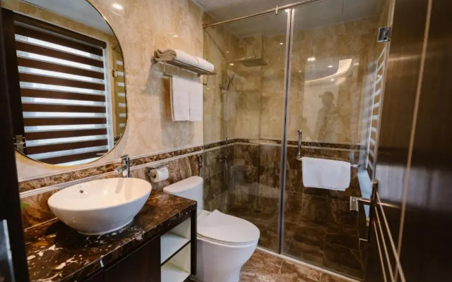 Hồng Vận Hotel
