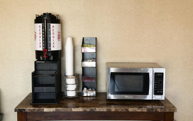 Red Roof Inn & Suites Omaha - Council Bluffs