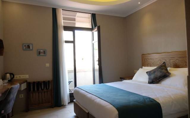 Galatahan Hotel