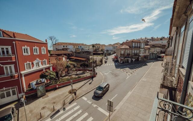 Modern Stylish Apartment I by Vacationy