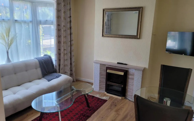 Bright & Homely Apartment