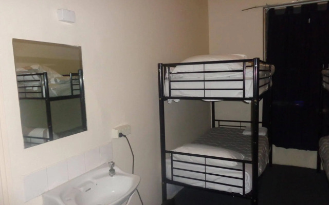 Adelaide Motel & Backpackers