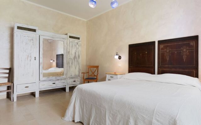 Farmhouse in Noto With Pool and Garden