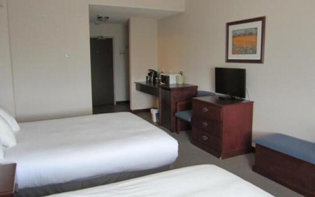 Royal Oak Inn and Suites & RV Park