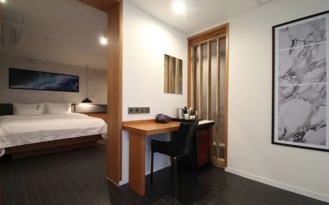 Gray 191 Hotel