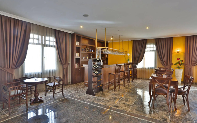 Bon Hotel City & Resort