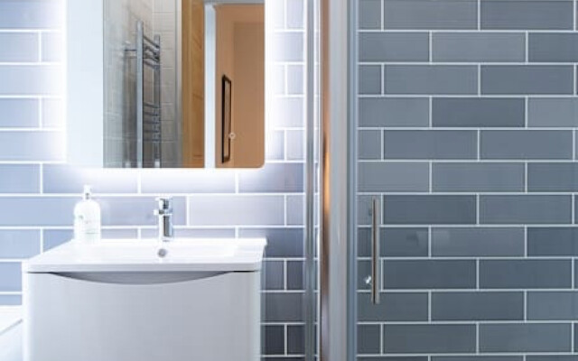 Panmure Apartment - A Glamorous Renovation