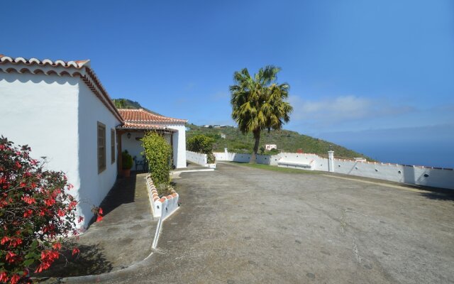 Casa Rural Peluquina by Isla Bonita