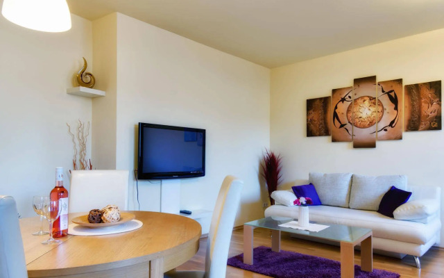 Trendy Deluxe Apartments