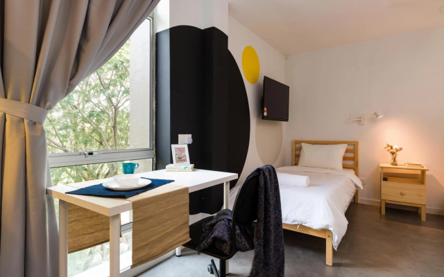 Upstairs Downstairs Coliving Kampung Pandan – Guest Rooms – Kuala Lumpur