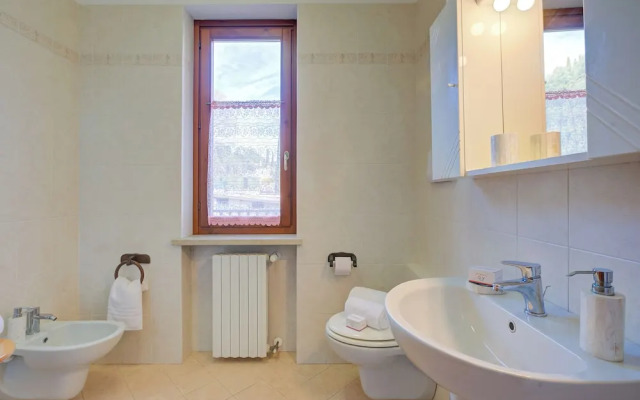 Julia's House With Lakeview and shared pool