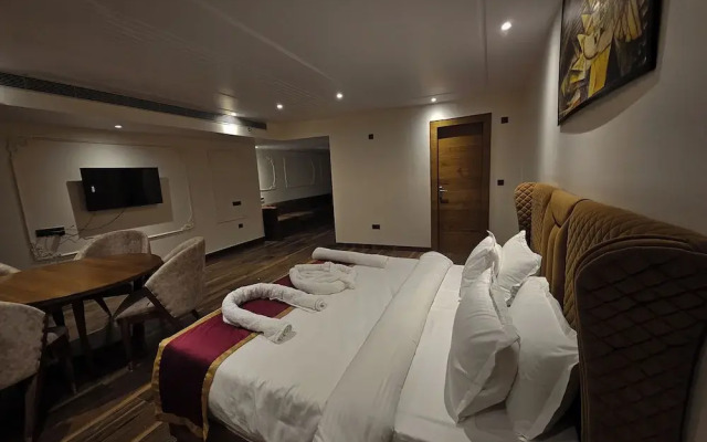 Hotel Elara