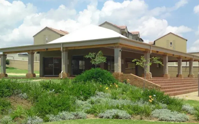 Oakelands Studio Apartments