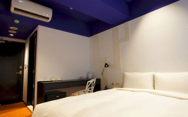 color fun inn