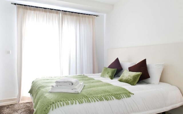 Luxury furnished 1 Bedroom with views AA16