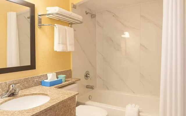 Travelodge By Wyndham Muskegon