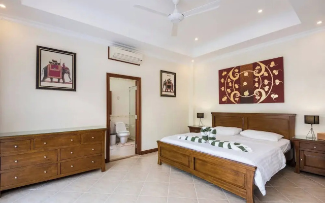 Luxury 3BR Pool Villa Pratamnak Soi5-50m to Beach