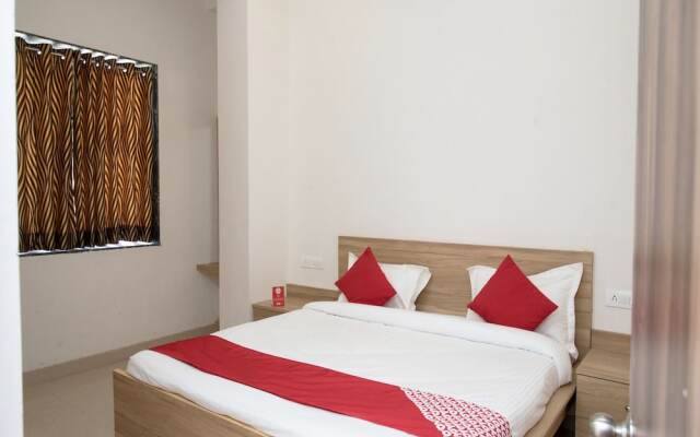 OYO 14110 Home Modern Stay Airport Road