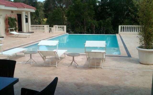 Touch of Elegance! 6 Bedroom Near the Beach