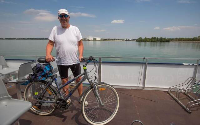 Yachter Club Modra Cajka