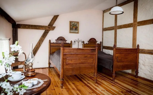 Dwór w Podstolicach