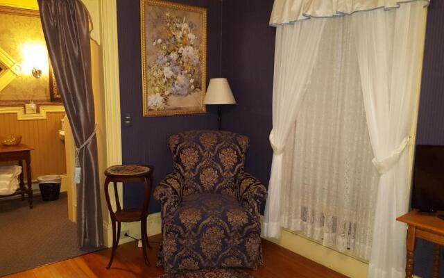 Holidae House Bed & Breakfast