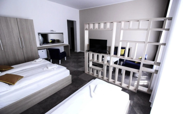 Hotel Story
