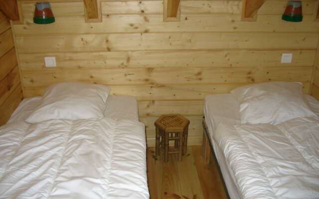 Wooden Chalet Close to Lake