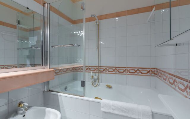 Livia Cannes Prince de Galles PR57