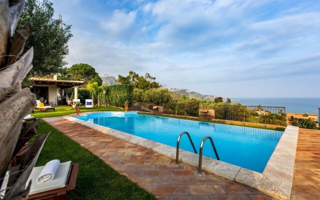 Giardini-naxos Beautiful Villa With Pool