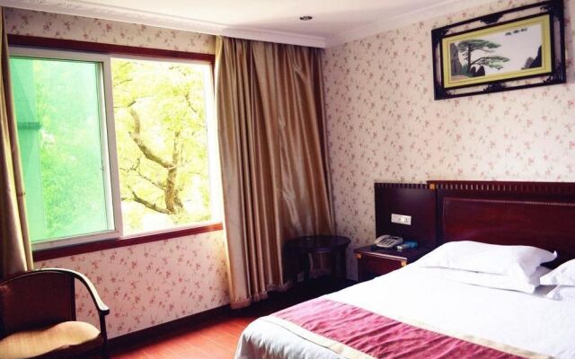 Hushang Hotel