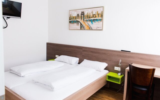 Hotel 37