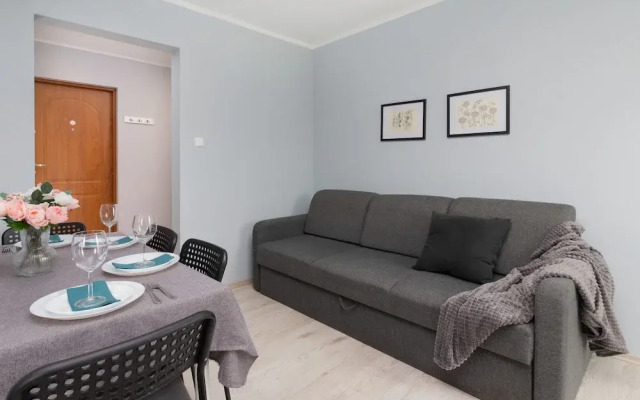 Dworska Apartment by Renters