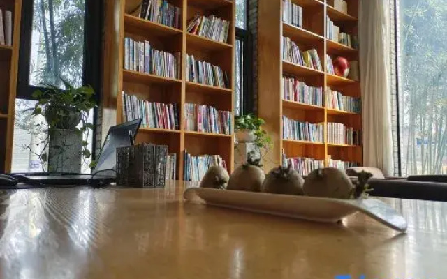 Yiming Book House Leisure & Vacation Homestay (JiaXian guangkuotiandi store)