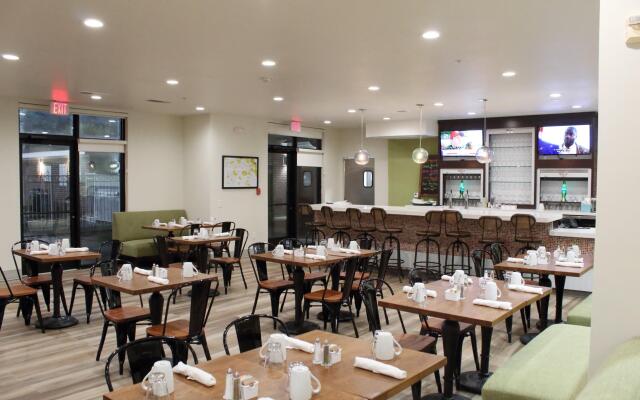 Holiday Inn & Suites Dallas-Addison by IHG