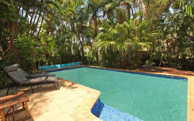 Mayfield 23 Holiday House