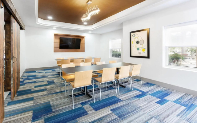 Holiday Inn Express & Suites Williamsburg by IHG