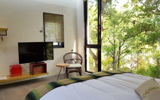 Aroundthetree Hermitage Manor