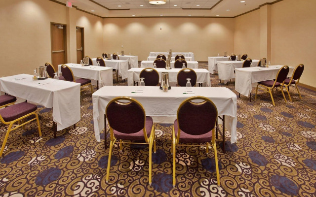 Holiday Inn Kansas City Airport by IHG