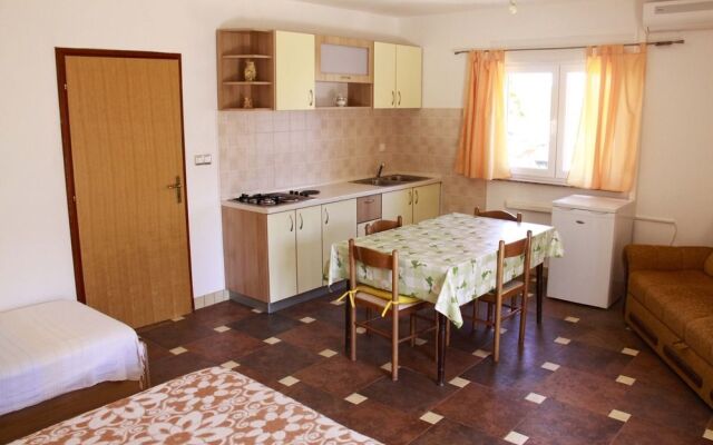Apartments and Rooms Denis