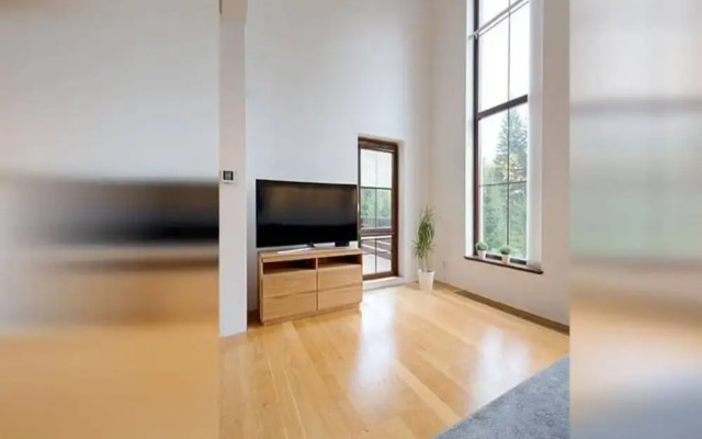 Spacious Apartment With Easy Connectivity
