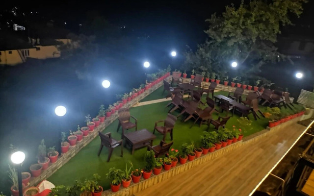 Dal Lake Resort
