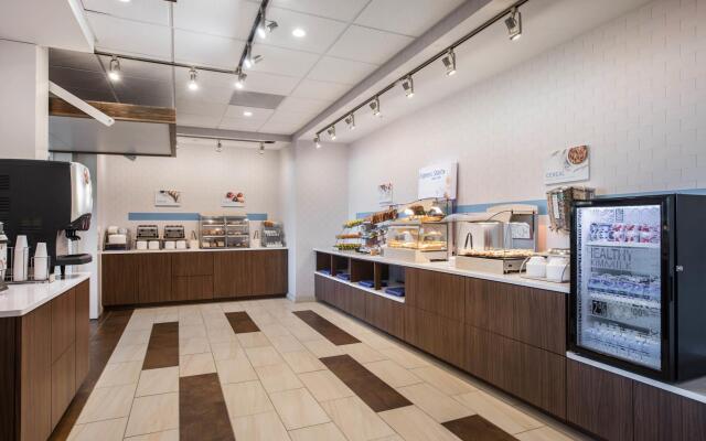 Holiday Inn Express & Suites Ludington by IHG