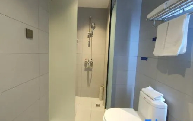 Super 8 Collection Hotel (Hefei Guogou Plaza Annongda Subway Station) – Bathroom – Hefei