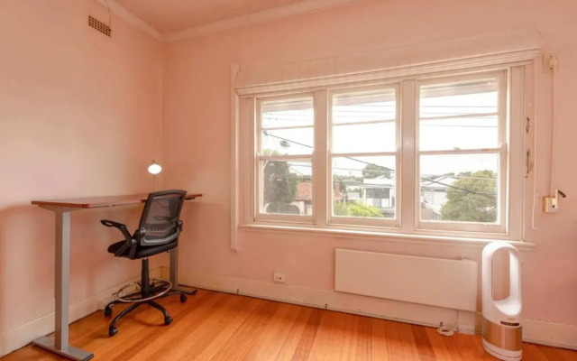 3 Bedroom Unit in the Heart of Beautiful Northcote