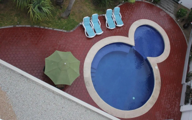 Seven Crown Express & Suites by Kavia